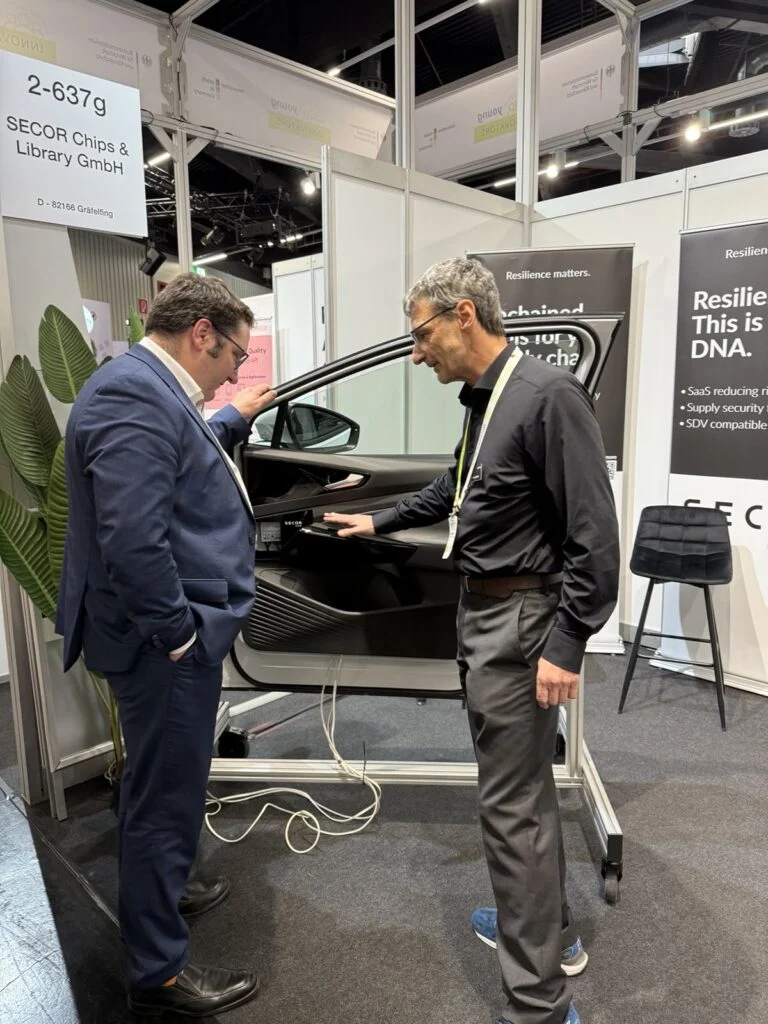 2025 04 02 002 Ew25 SECOR Stand Staatssekretär An Tür.jpeg